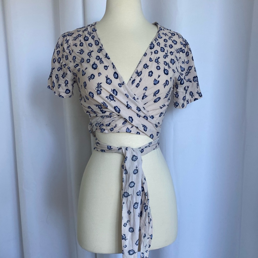 Floral Wrap Crop Top Pastel pink and blue M